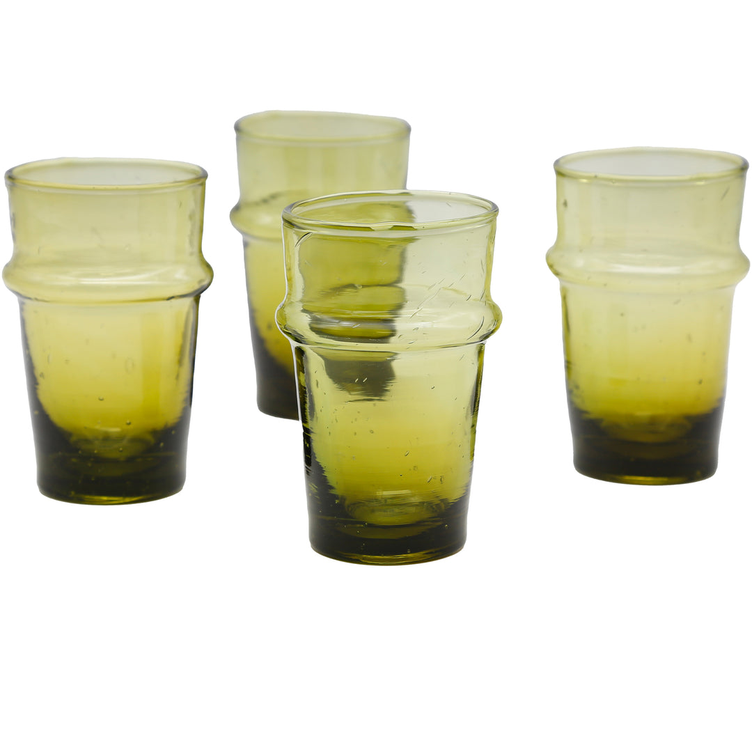 Honey brown dessert glasses with festive layered desserts - served in a versatile and stylish way 