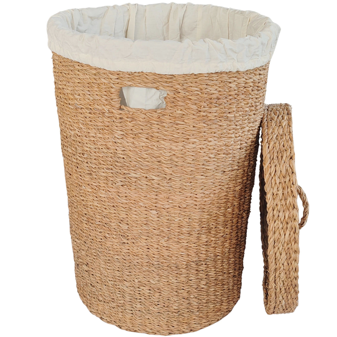 Large seagrass laundry basket with a 75-liter capacity, a light-colored fabric insert, and a lid that rests against the side.